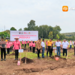 Polres Madiun dan Perhutani Tanam 2.250 Pohon di Kare, Peringati Hari Bumi 2026