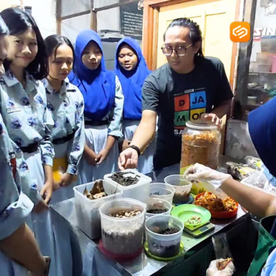 Belajar Meracik Warisan Nusantara, Siswa SMPN 13 Kota Madiun Antusias Kenal Jamu di D’Jamoe