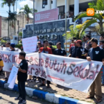 Ratusan Massa Demo Tolak MBG, Soroti Nasib Guru Honorer di Ponorogo