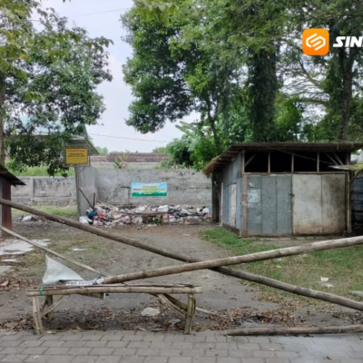 Bau Sampah dan Lalat Berterbangan Dikeluhkan Puluhan Pedagang Pasar Burung Caruban Madiun