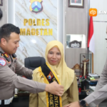 Aksi Emak-emak Hadang Bus Viral, Polisi Anugerahkan sebagai Duta Lalu Lintas Magetan 2026