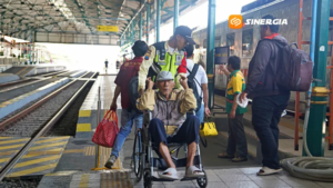 Lansia Kini Lebih Nyaman Naik Kereta, KAI Daop 7 Siapkan Diskon dan Fasilitas Khusus