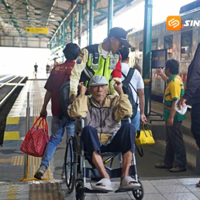 Lansia Kini Lebih Nyaman Naik Kereta, KAI Daop 7 Siapkan Diskon dan Fasilitas Khusus