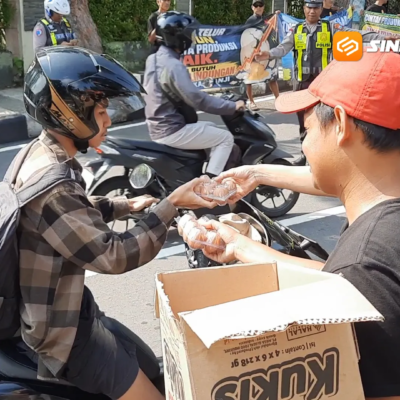 Ratusan Peternak di Magetan Bagikan 3 Ton Telur Gratis, Protes Harga Anjlok di Bawah HPP