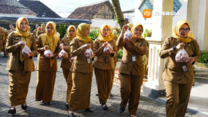 ASN Ramai-Ramai Beli Telur, Aksi Solidaritas di Magetan Tuai Kritik Substansi
