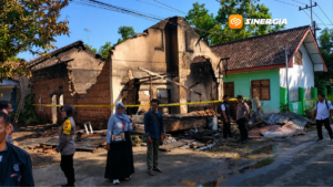 Kebakaran Hebat Gudang Oli di Ponorogo, Dua Petugas Damkar Jadi Korban