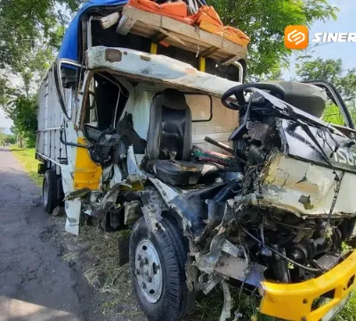 Tabrakan Beruntun di Magetan Libatkan Dua Truk dan Sepeda Motor