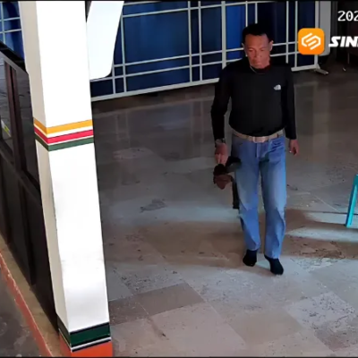 Viral ! Maling Gasak Tas Ojol di Kota Madiun Saat Istirahat di Masjid Thoriqul Jannah