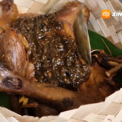 Bebek Bumbu Hitam Pulung, Perpaduan Rempah Medok dan Aroma Smoky yang Bikin Lidah Ketagihan