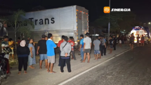 Truk Ekspedisi Tabrak Truk Tangki dan Motor di Ngawi, Mobil Parkir hingga Rumah Warga Ikut Tertabrak