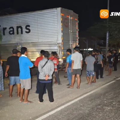 Truk Ekspedisi Tabrak Truk Tangki dan Motor di Ngawi, Mobil Parkir hingga Rumah Warga Ikut Tertabrak