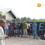 Warga Segel TPS Kelurahan Parang, Tuntut Relokasi karena Bau, Asap dan Lalat
