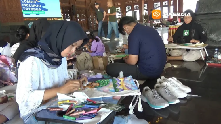 Kurangi Kantong Plastik, Yayasan Batu Hijau Gelar Lomba Melukis Tote Bag