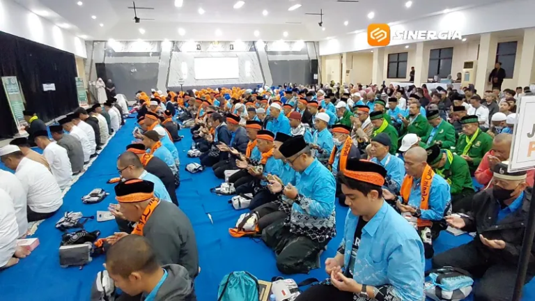 225 Jemaah Haji Kota Madiun Pulang dengan Tangis Haru, Satu Jemaah Masih Dirawat di Jeddah