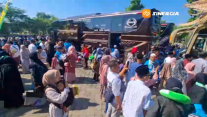 Kedatangan Ratusan Jemaah Haji Asal Kabupaten Madiun Disambut Haru Keluarga, 2 Jamaah Jalani Perawatan Medis