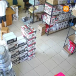 Diduga Kelabui Kasir dengan Modus Tukar Uang, Aksi Dua WNA di Toko Perabot Ponorogo Terekam CCTV