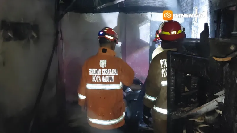 Api Mendadak Berkobar, Dapur Rumah Warga Kota Madiun Hangus Terbakar