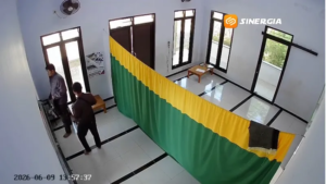 Kompak Gasak Kotak Amal di Ponorogo, Aksi Dua Pelaku Terekam CCTV