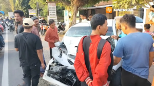 Diduga Mengantuk, Mobil Brio Tabrak Bus Harapan Jaya di Ponorogo