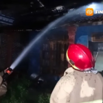Toko Kelontong Sekaligus Rumah Ludes Terbakar, Warga Terluka Saat Bantu Padamkan Api