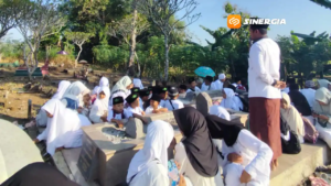Peringatan 1 Muharram, Para Santri Naik Sepeda Bersholawat dan Ziarah Makam