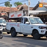 Diduga Kurang Fokus, Dua Pick-up KDKMP Tabrak Bus Pariwisata di Sukorejo Ponorogo