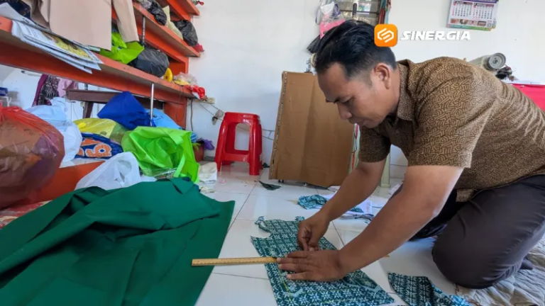 Jelang Tahun Ajaran Baru, Penjahit Seragam di Magetan Kebanjiran Pesanan hingga Stop Orderan