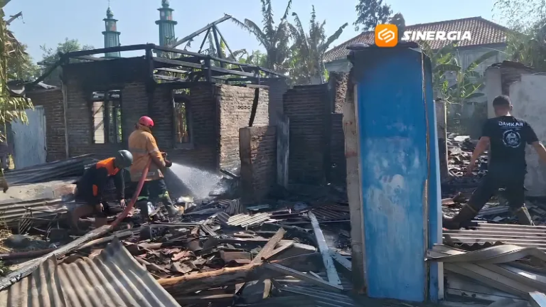Rumah Semi Permanen di Ngawi Ludes Terbakar, Lansia Sempat Terjebak