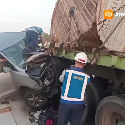 Innova Reborn Tabrak Truk Trailer di Tol Ngawi, Satu Penumpang Tewas