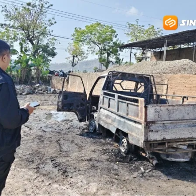 Mobil Pickup Terbakar di Area Pemecah Batu Ponorogo, Pemilik Diduga Kabur dan Belum Diketahui