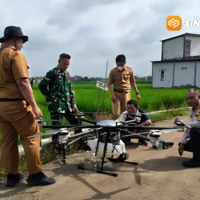Dinas Pertanian Pemkab Madiun Adaptasi Tehnologi Drone Pupuk, Lahan Seluas 1.5 Hektar Bisa Disemprot Presisi
