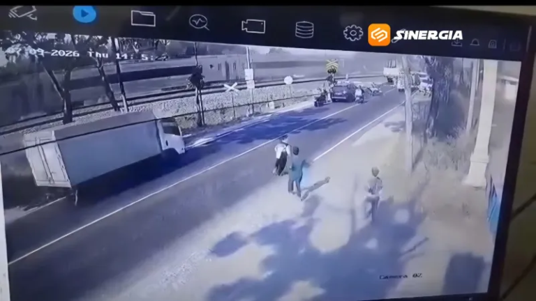 Viral CCTV Tabrakan KA Logawa dan Truk di Perlintasan Bagor–Saradan, Diduga Palang Pintu Perlintasan Belum Tertutup Sempurna