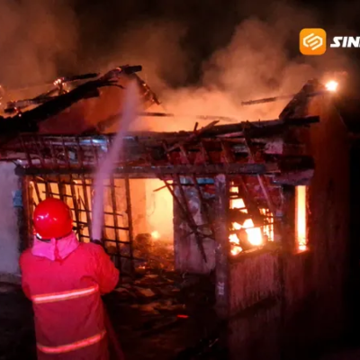 Diduga Korsleting Listrik, Bengkel Dua Lantai di Madiun Ludes Terbakar