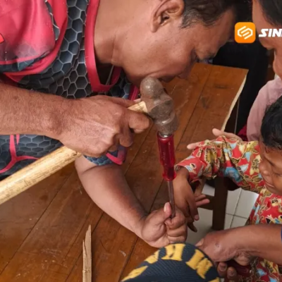Drama di Ruang Kelas! Jari Siswa SD Terjebak di Meja, Damkar Jadi Penyelamat