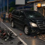 Innova Tabrak Motor hingga Pengendara Patah Tulang, Lalu Hantam Toko Bangunan
