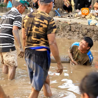 HUT ke-81 RI, Warga Munggut Madiun Berburu 1 Kwintal Lele di Tengah Sawah