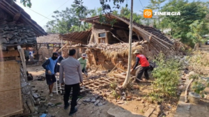 Rumah Janda di Ponorogo Roboh Saat Cuaca Cerah, Warga Soroti Aktivitas Tambang Berjarak 30 Meter