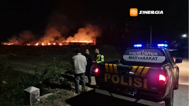 Diduga Ulah Orang Tak Bertanggung Jawab, Lahan Tebu Seluas 2 Hektare di Plunturan Ponorogo Terbakar