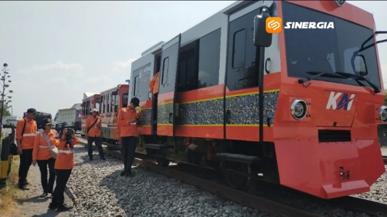 VP KAI Daop 7 Madiun Inspeksi Jalur Madiun–Kertosono, Pastikan Keselamatan Perjalanan Kereta Tetap Optimal