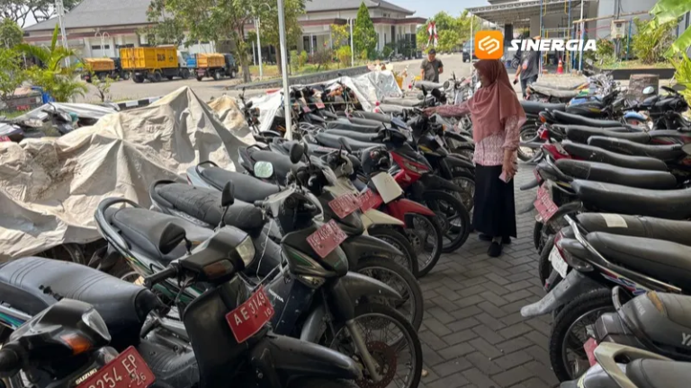 17 Mobil Pelat Merah Dilelang, Fortuner hingga Camry Masuk Daftar Aset Pemkab Madiun