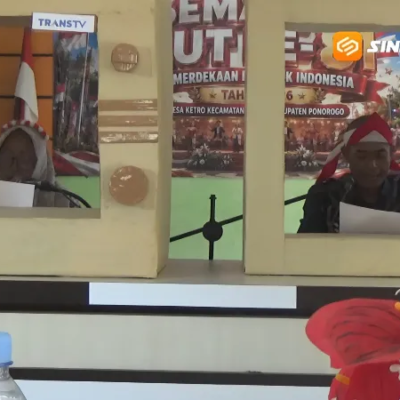 Serunya Kakek Nenek di Ponorogo Lomba Baca Berita Layaknya Presenter TV