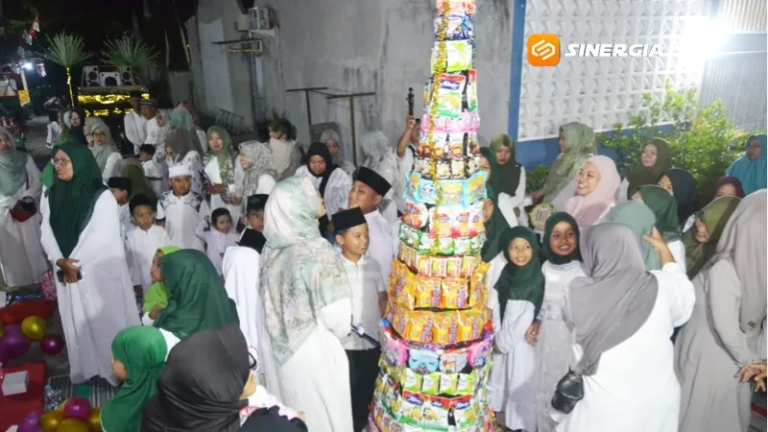 Warga Perum Marison Madiun Sambut Maulid Nabi dengan Pawai Taaruf dan Sholawatan