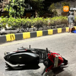 Motor Tabrak Pohon Pinggir Jalan, 2 Orang Terkapar di Jalan Raya Madiun – Ponorogo