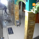 Aksi Maling Gondol Kotak Amal di Ponorogo Terekam CCTV