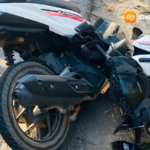 Pohon Akasia Tumbang Timpa Dua Motor, Satu Penumpang Meninggal Dunia