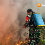 TNI dan Warga Berjibaku di Tengah Kepungan Api Hutan Ngrayun Ponorogo