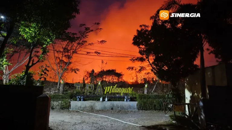 Kebakaran TPA Milangasri Magetan Meluas, Pemadaman Dihentikan Sementara karena Asap Tebal