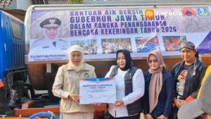 Kekeringan Dua Bulan, Warga Pulung Ponorogo Dapat Bantuan Air Bersih dari Khofifah