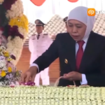 Khofifah Ziarah ke Makam Gubernur Suryo, Tekankan Pentingnya Kepemimpinan Kuat Menjaga Kemerdekaan