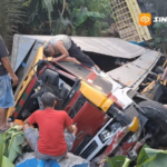 Dua Truk Terjun ke Sungai Sedalam 15 Meter di Ngawi, Sopir Terjepit Dua Jam